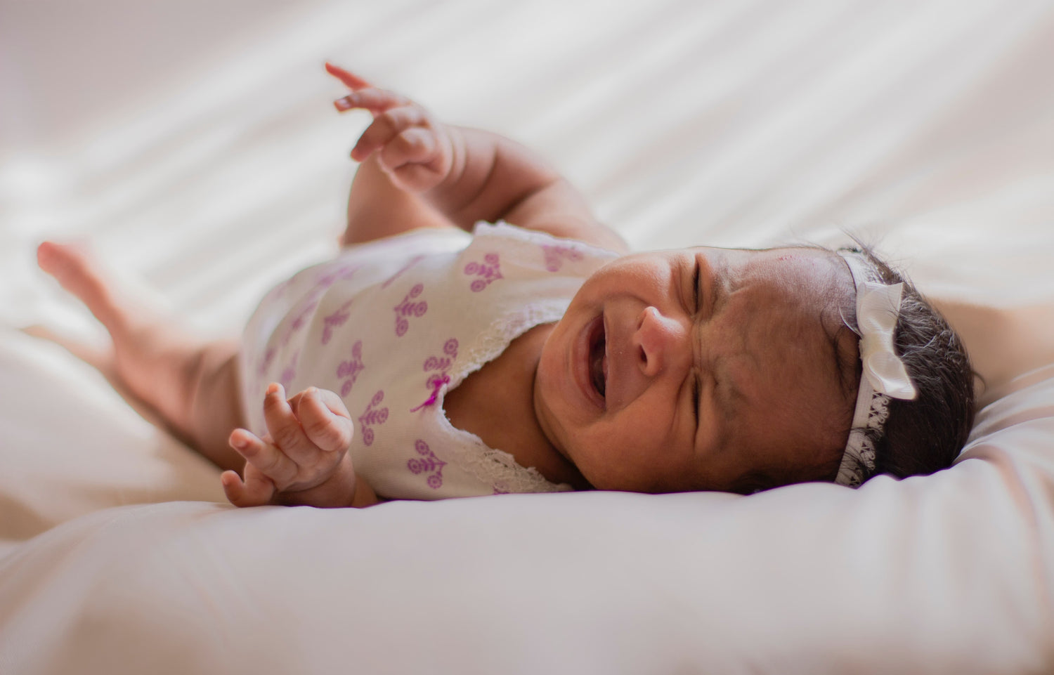 Dein Baby schläft unruhig? 7 Gründe und was du dagegen tun kannst