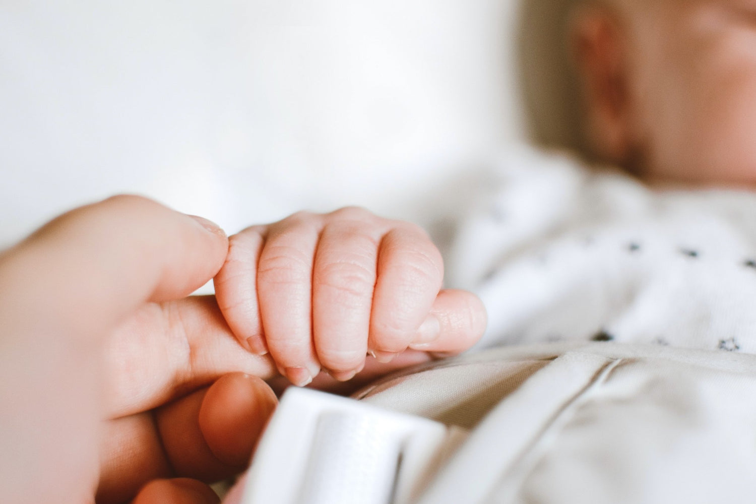 Die verschiedenen Schlafphasen von Babys und Kleinkindern